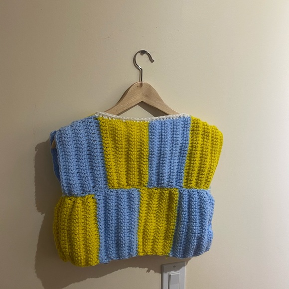 Cute cropped sweater vest - Picture 4 of 5